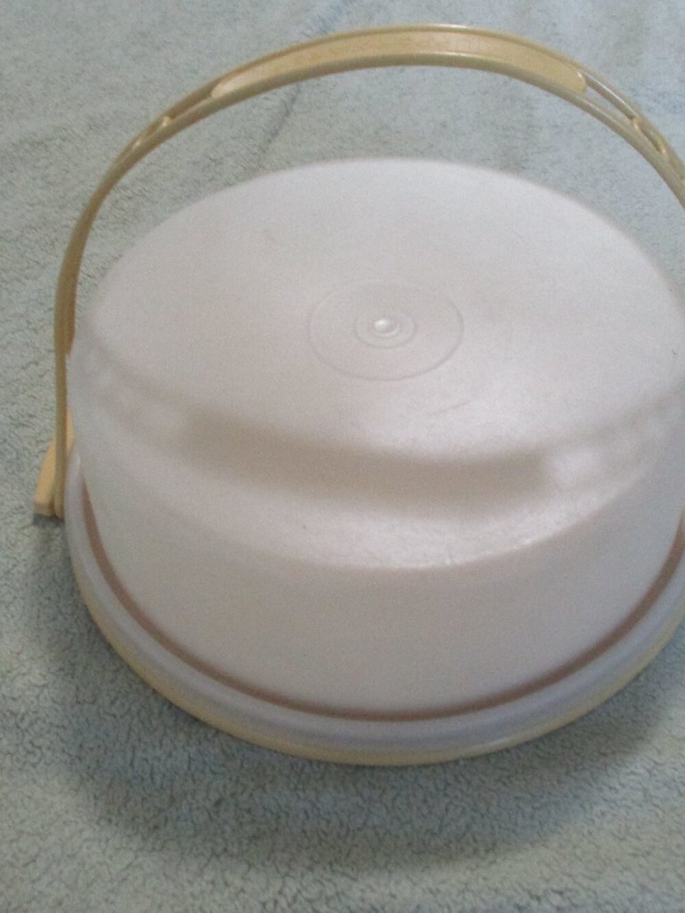 Vintage Tupperware Pie Carrier with Handle Strap Harvest Gold
